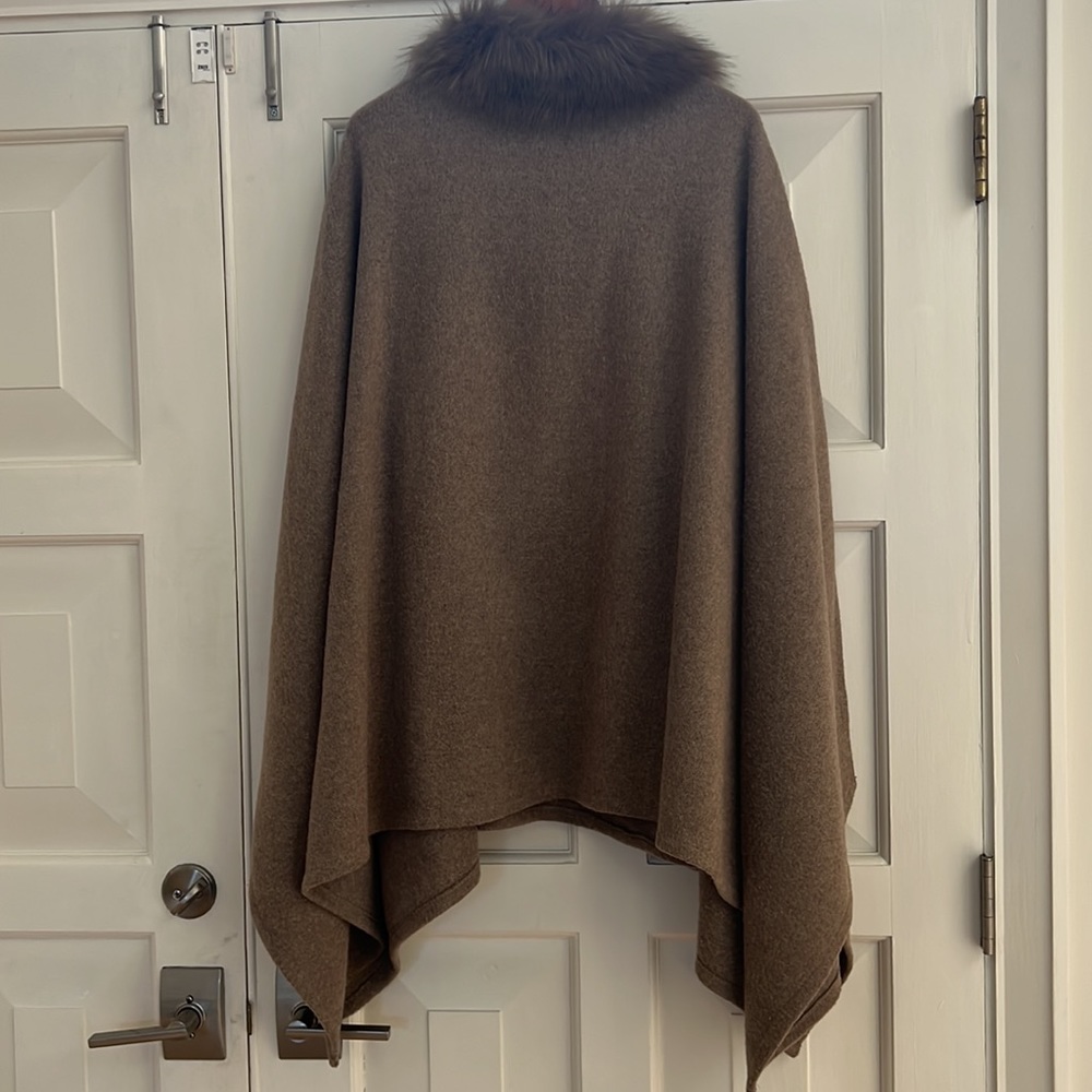 Code classic faux fur neck warm layering cape- Mid thigh. Beautiful look! - Picture 5 of 5